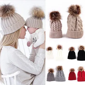 2 Adet Güzel Ebeveyn-çocuk Şapka Bebek Kız Erkek Şapka Kadın Anne Şapka Sıcak Kış Örgü Kürk Tığ Ponpon kışlık şapkalar