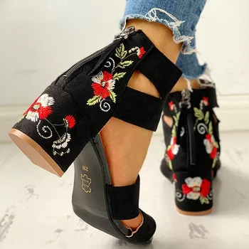 Etnik Tarzı İşlemeli Orta topuklu sandalet Kadın 2021 Yaz Tüm Maç Kalın Topuk Zarif Retro Burnu açık işlemeli ayakkabı Kadın